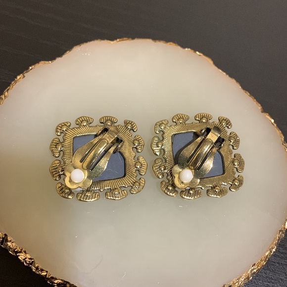 Blue square clip on earrings - Picture 5 of 6